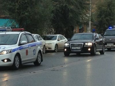 Полицейское сопровождение. Фото: vashgorod.ru