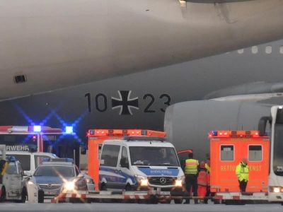 Airbus A310 с эвакуированными из Китая пассажирами приземлился во Франкфурте. Фото: Boris Roessler / dpa
