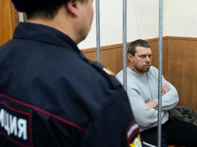 Денис Коновалов — один из пятерых экс-сотрудников УВД, принимавших участие в задержании журналиста "Медузы" Ивана Голунова. Фото: Dmitry Serebryakov / AP