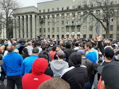Акция протеста у здания правительства Северной Осетии. Фото: Телеграм-канал "Осетия"