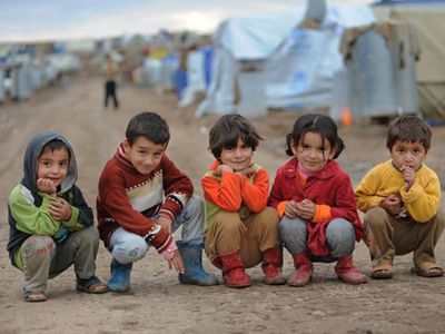 Курдские дети в лагере беженцев. Фото: Peter Biro /