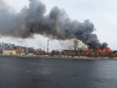 Пожар на "Невской мануфактуре",12.04.21. Фото: www.facebook.com/groups/407018573025755