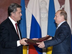Путин и Ющенко. Фото газеты "Коммерсант"
