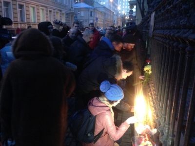 Акция солидарности с Евромайданом у посольства Украины в Москве (yopolis.ru)