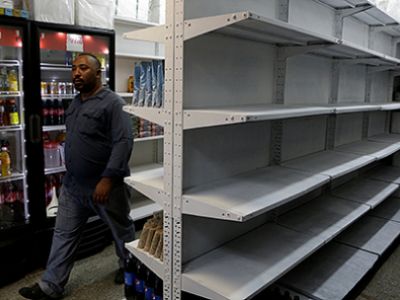 В cупермаркете в Каракасе (Венесуэла). Фото: Reuters В cупермаркете в Каракасе (Венесуэла). Фото: Reuters