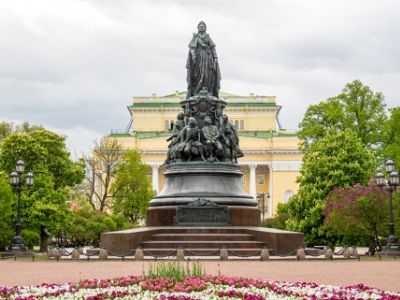Памятник Екатерине II в Санкт-Петербурге. Фото: Peterburg.biz