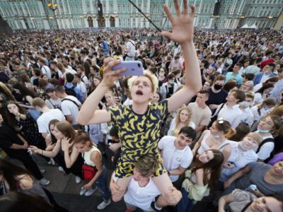 Праздник выпускников "Алые паруса" в Петербурге, 2021 год. Фото: Дмитрий Ловецкий / AP