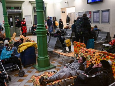 Прибывшие на поезде из Киева люди во временном убежище в городе Пшемысль (Польша). Фото: Omar Marques / Getty Images