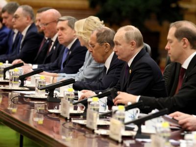 Путин и делегация на переговорах. Фото: tsargrad.tv